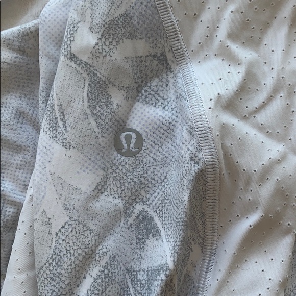 Up close - Picture 1 of 3